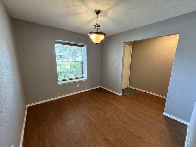 14 Sarita Rd, Angleton, TX 77515