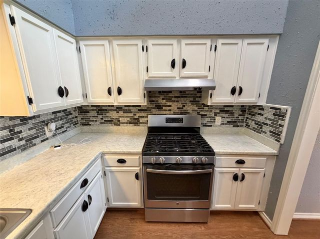 14 Sarita Rd, Angleton, TX 77515