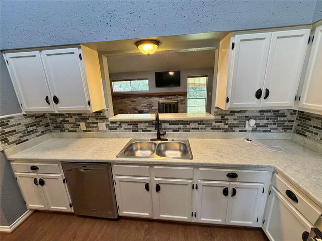 14 Sarita Rd, Angleton, TX 77515