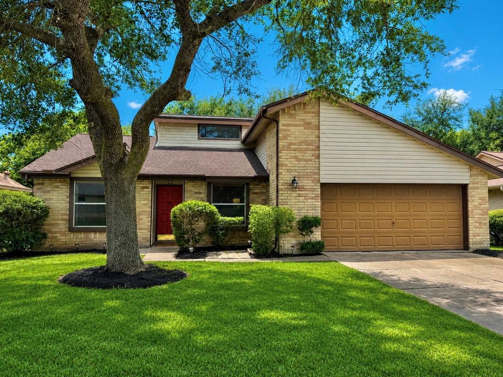 14 Sarita Rd, Angleton, TX 77515