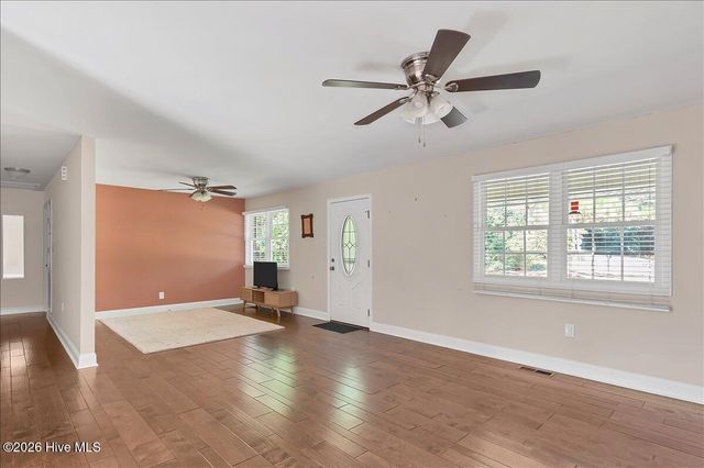 215 S Pinehurst Street, Aberdeen, NC 28315