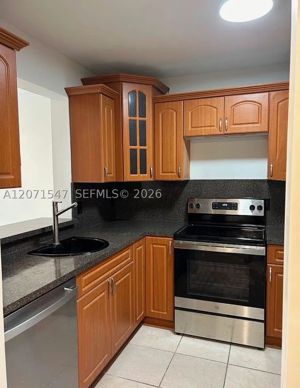 8720 N Sherman Cir 307, Miramar, FL 33025