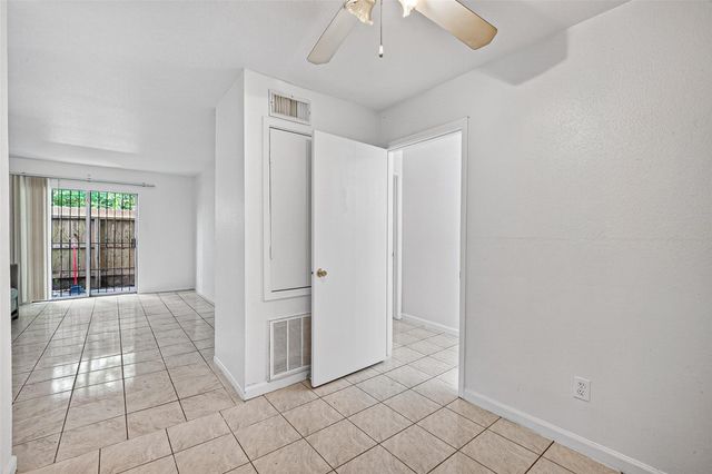 7200 Clarewood Drive 1904, Houston, TX 77036