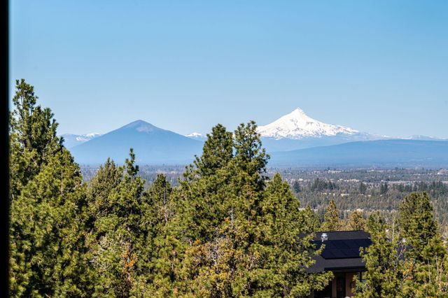 3345 NW Panorama Drive, Bend, OR 97703