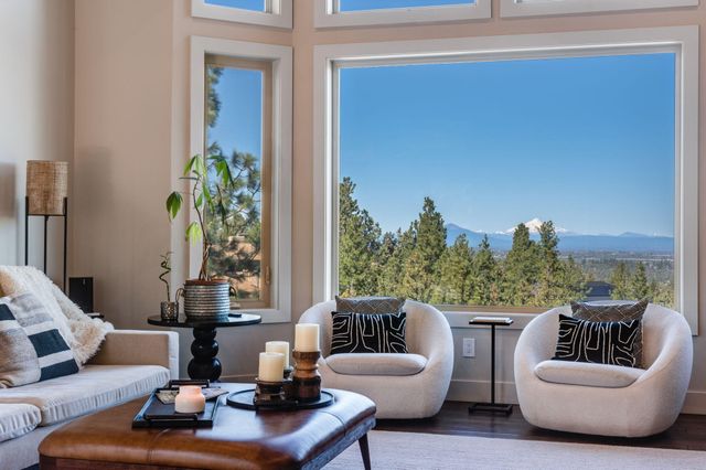 3345 NW Panorama Drive, Bend, OR 97703