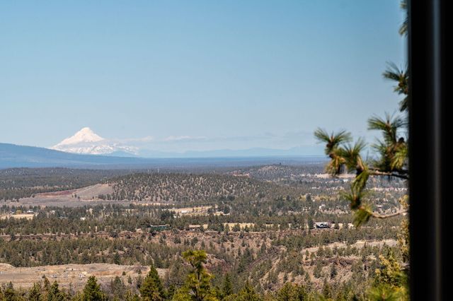 3345 NW Panorama Drive, Bend, OR 97703