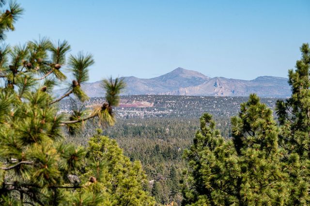 3345 NW Panorama Drive, Bend, OR 97703