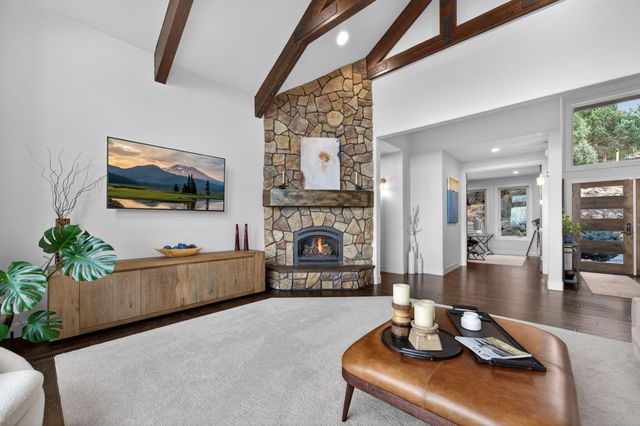 3345 NW Panorama Drive, Bend, OR 97703