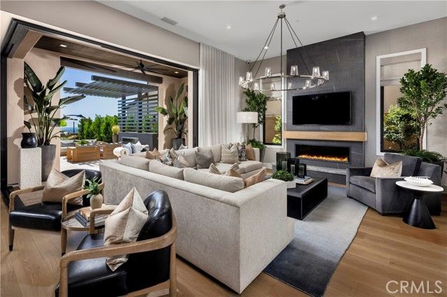 533 PENINSULA, Irvine, CA 92602