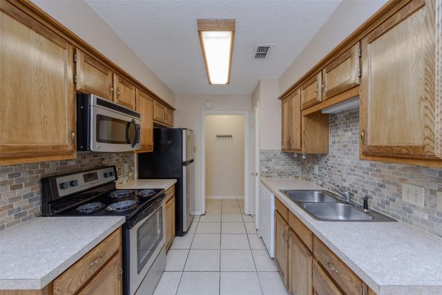 1902 Lee Drive, Denton, TX 76209