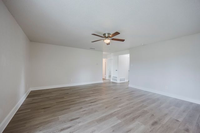 2213 Biscayne Drive W, Irving, TX 75060