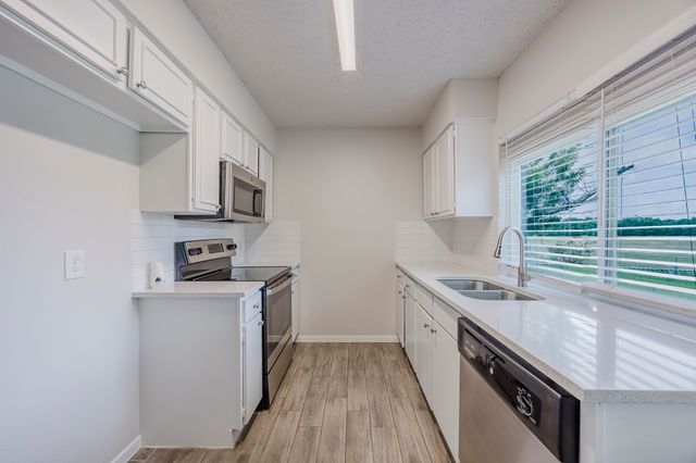 2213 Biscayne Drive W, Irving, TX 75060