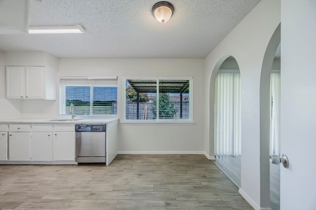 2213 Biscayne Drive W, Irving, TX 75060