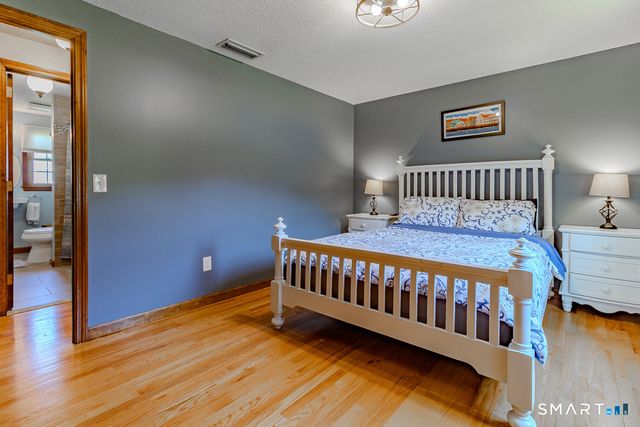 5 Urban Lane, Newington, CT 06111