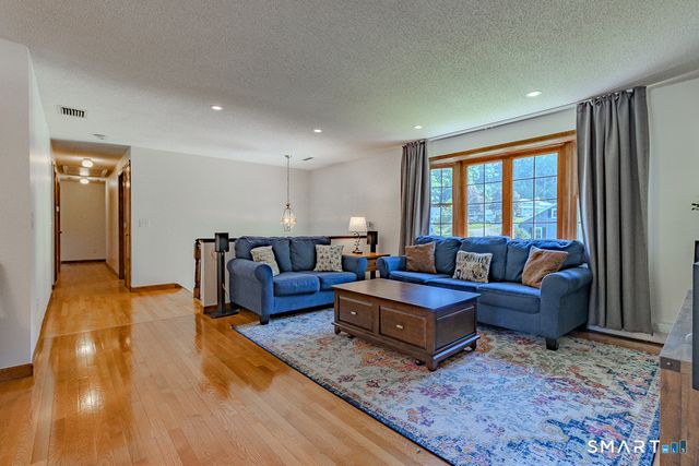 5 Urban Lane, Newington, CT 06111