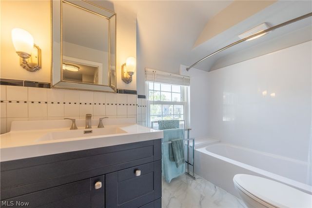 21130 Edgecliff Drive, Euclid, OH 44123
