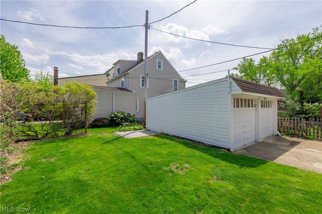 21130 Edgecliff Drive, Euclid, OH 44123