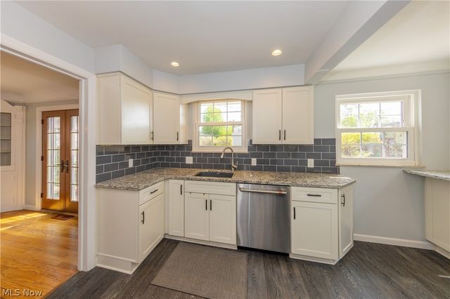 21130 Edgecliff Drive, Euclid, OH 44123