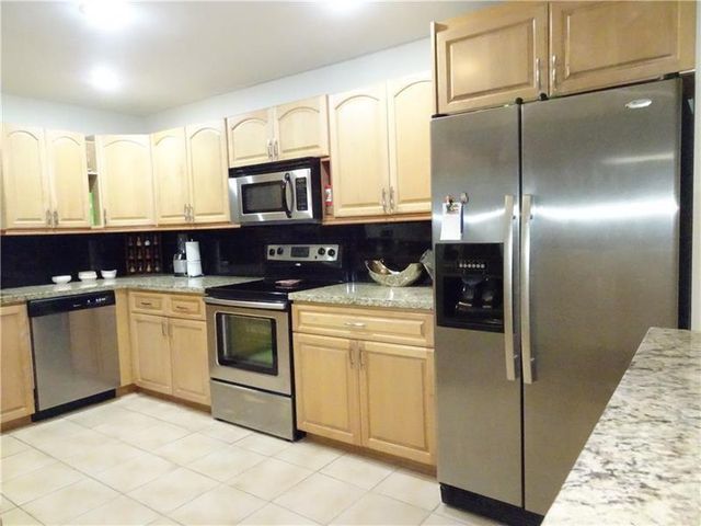 96 Del Rio Boulevard, Boca Raton, FL 33432
