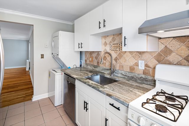 23 Standish Road APT 2, Stamford, CT 06902