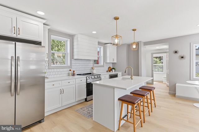 20 W WATER ST, Middletown, PA 17057
