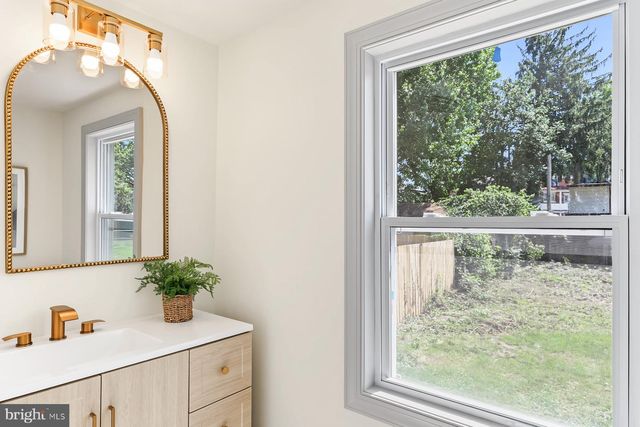 20 W WATER ST, Middletown, PA 17057