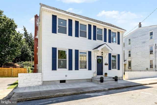 20 W WATER ST, Middletown, PA 17057