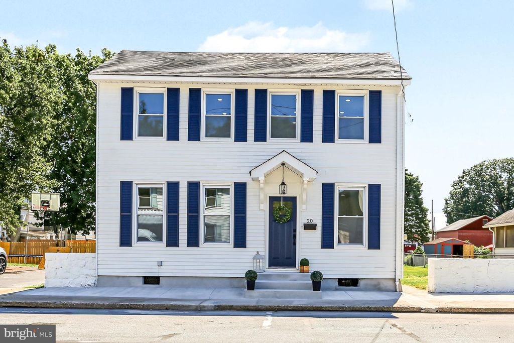 20 W WATER ST, Middletown, PA 17057