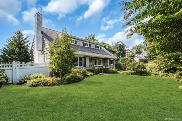 18 Briarcliff Place, Huntington, NY 11743