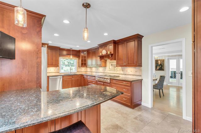 18 Briarcliff Place, Huntington, NY 11743