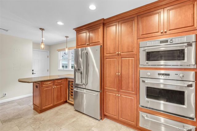 18 Briarcliff Place, Huntington, NY 11743