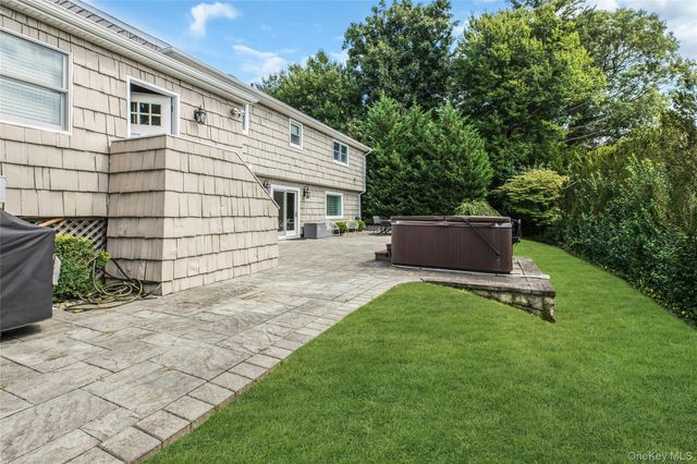 18 Briarcliff Place, Huntington, NY 11743