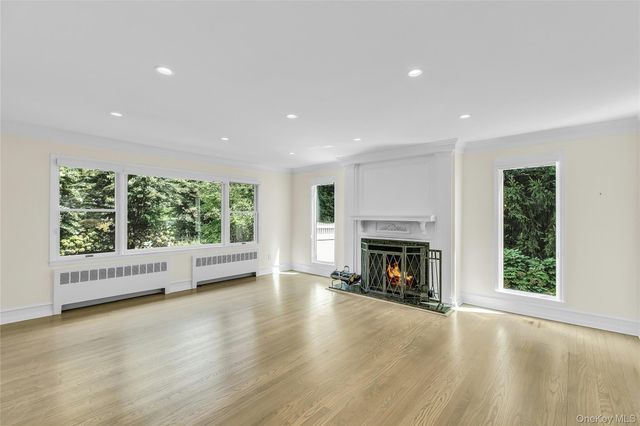 18 Briarcliff Place, Huntington, NY 11743