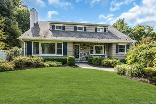 18 Briarcliff Place, Huntington, NY 11743