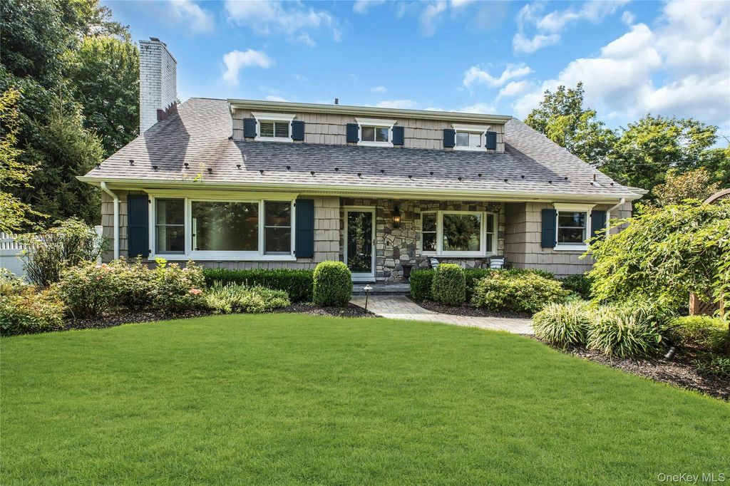 18 Briarcliff Place, Huntington, NY 11743 — exterior