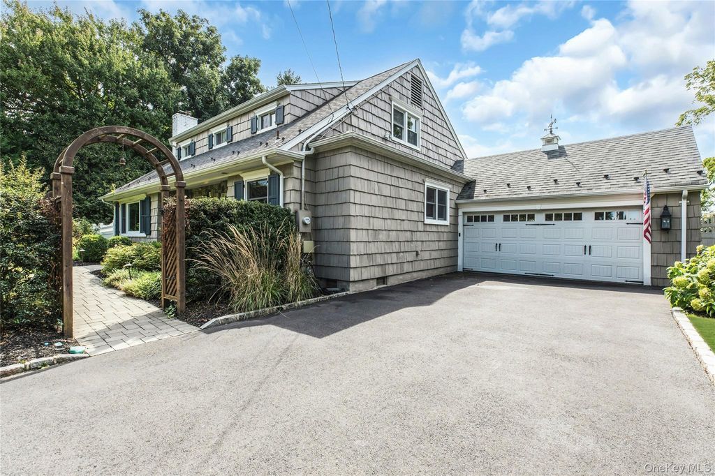 18 Briarcliff Place, Huntington, NY 11743 — photo 4