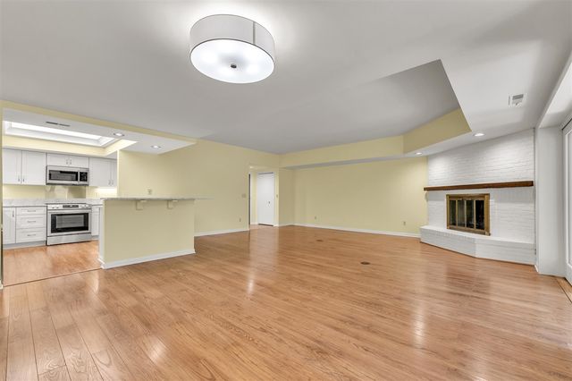 2115 Nature Cove Court 108, Ann Arbor, MI 48104