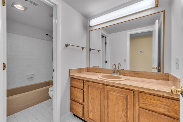 2115 Nature Cove Court 108, Ann Arbor, MI 48104