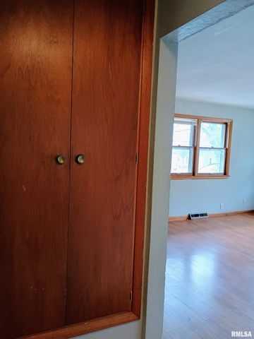 204 JAY Street, East Peoria, IL 61611