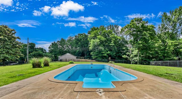 1433 Keesee Rd, Clarksville, TN 37040