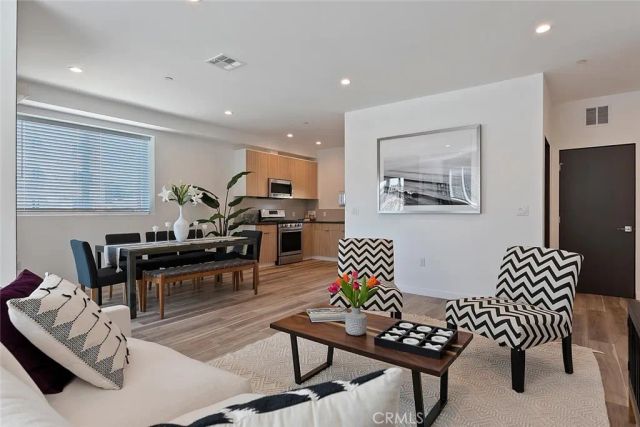13538 Vanowen Street 4, Valley Glen, CA 91405
