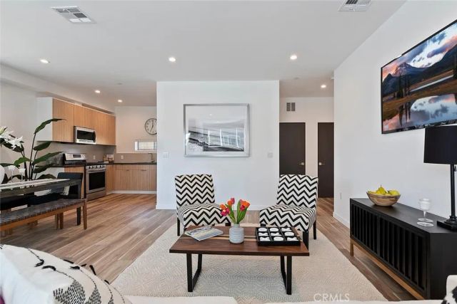 13538 Vanowen Street 4, Valley Glen, CA 91405