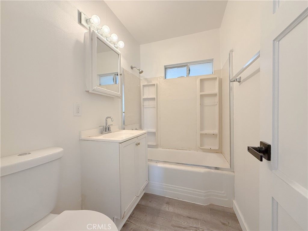 Image 23 of property listing at 1410 W School Street, Compton, CA 90220