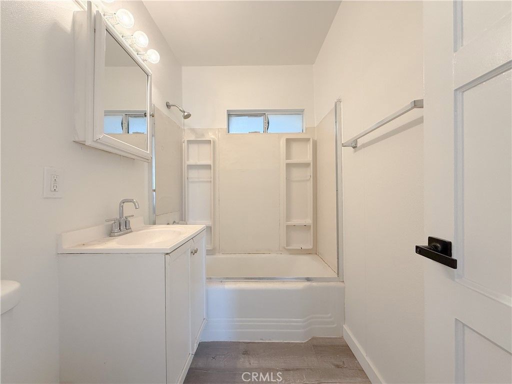 Image 24 of property listing at 1410 W School Street, Compton, CA 90220