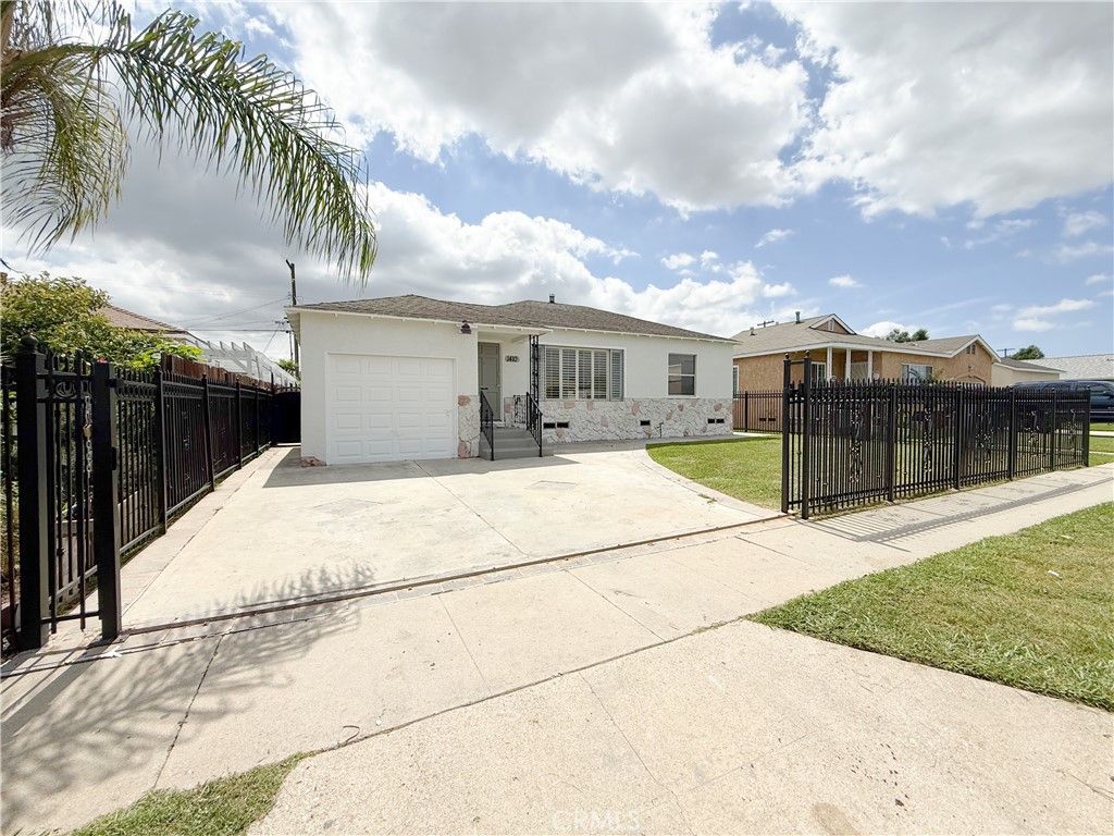 Image 3 of property listing at 1410 W School Street, Compton, CA 90220