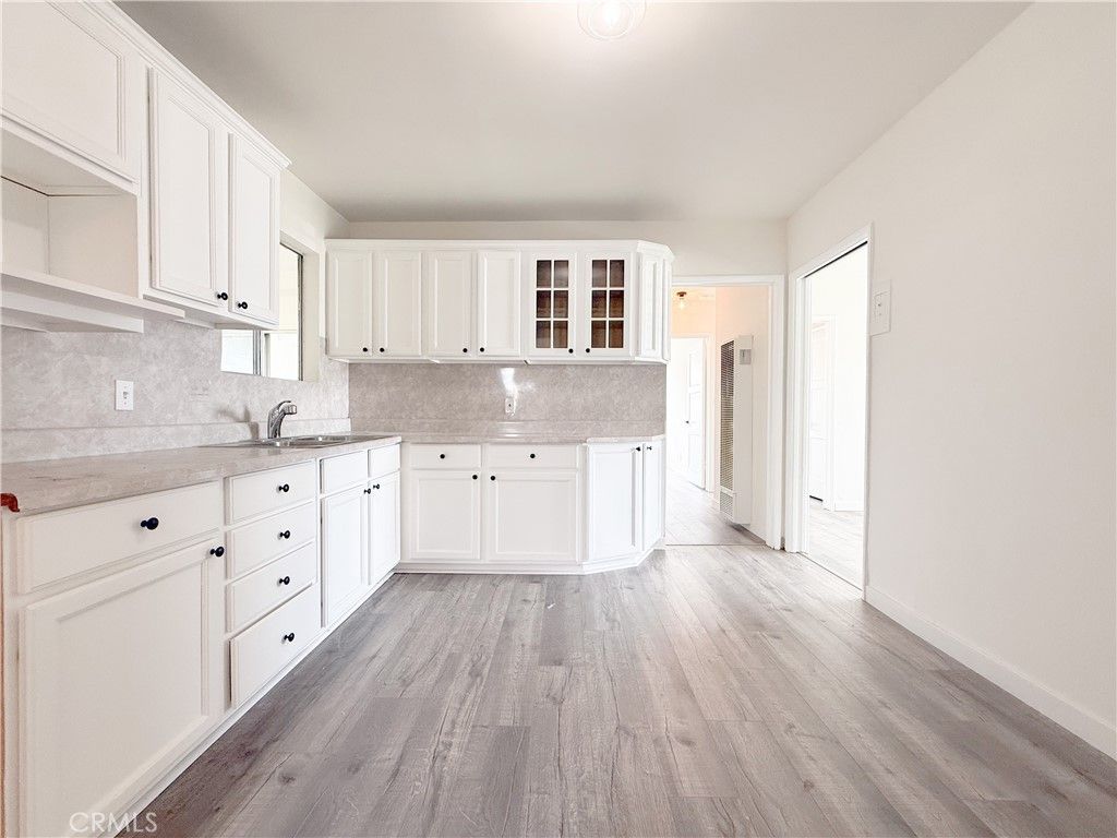 Image 7 of property listing at 1410 W School Street, Compton, CA 90220