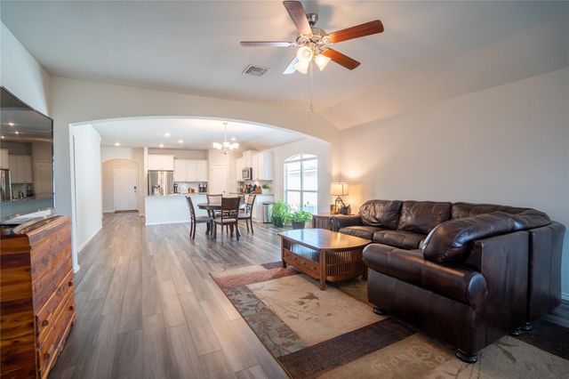 168 Onna ST, Taylor, TX 76574