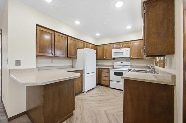 2201 15th Street S, Fargo, ND 58103