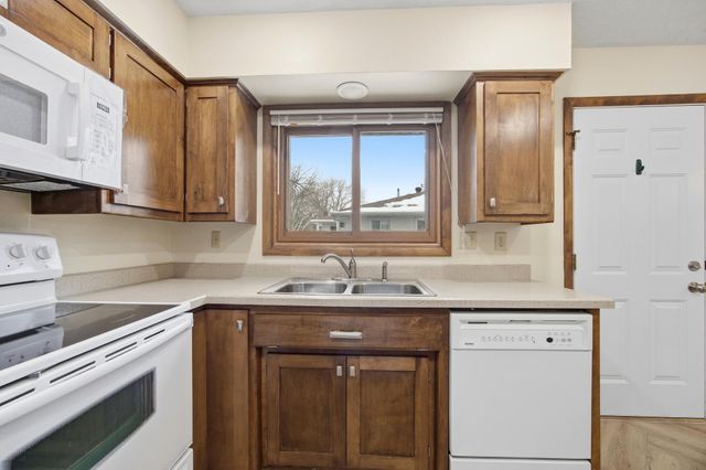 2201 15th Street S, Fargo, ND 58103