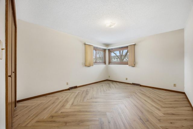 2201 15th Street S, Fargo, ND 58103